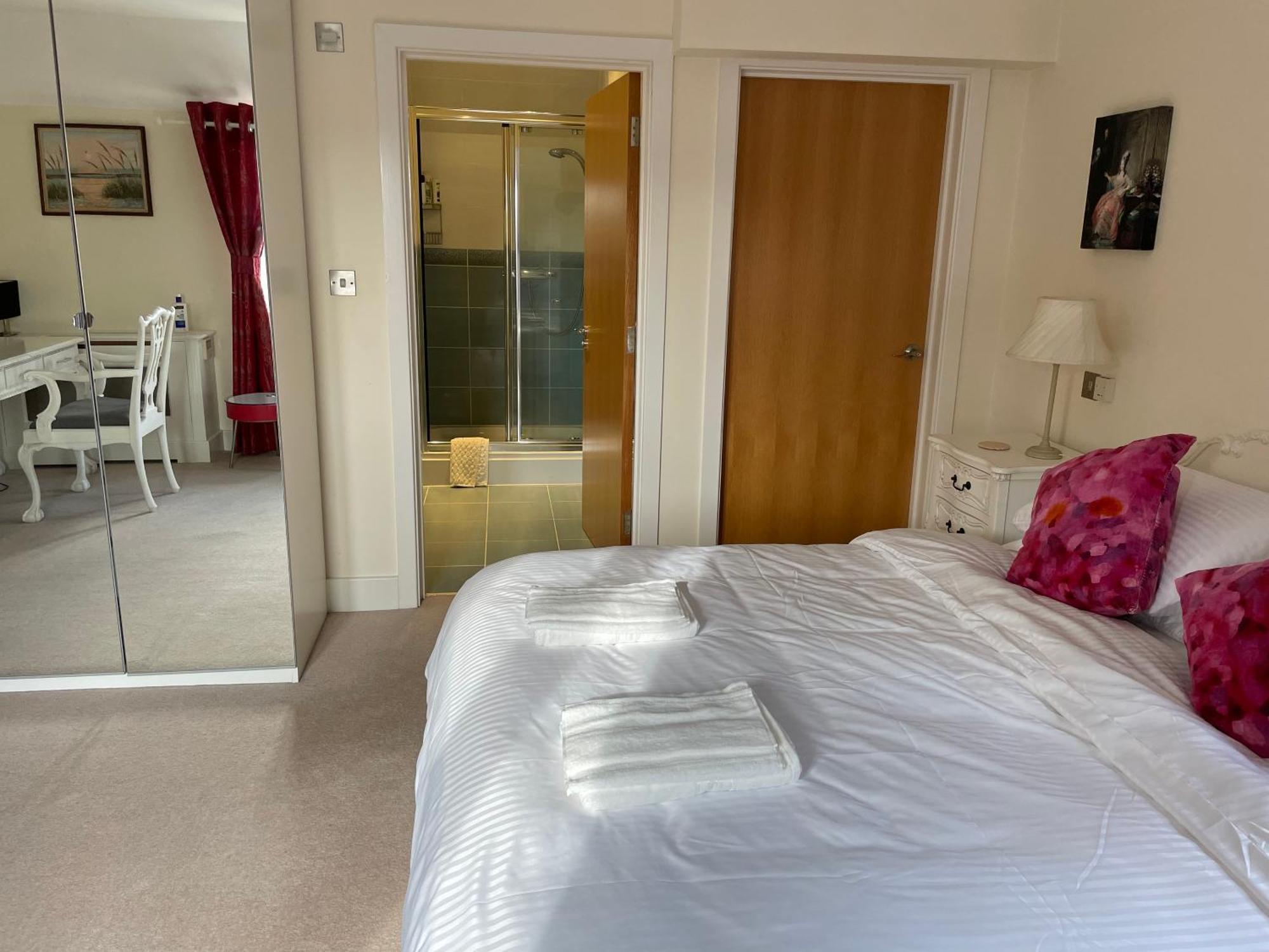 Top Floor En-Suite Double Bedrooms With Great View Of Windsor Castle & Free Parking Εξωτερικό φωτογραφία